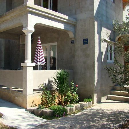 Apartments Pinus Pirovac Bagian luar foto