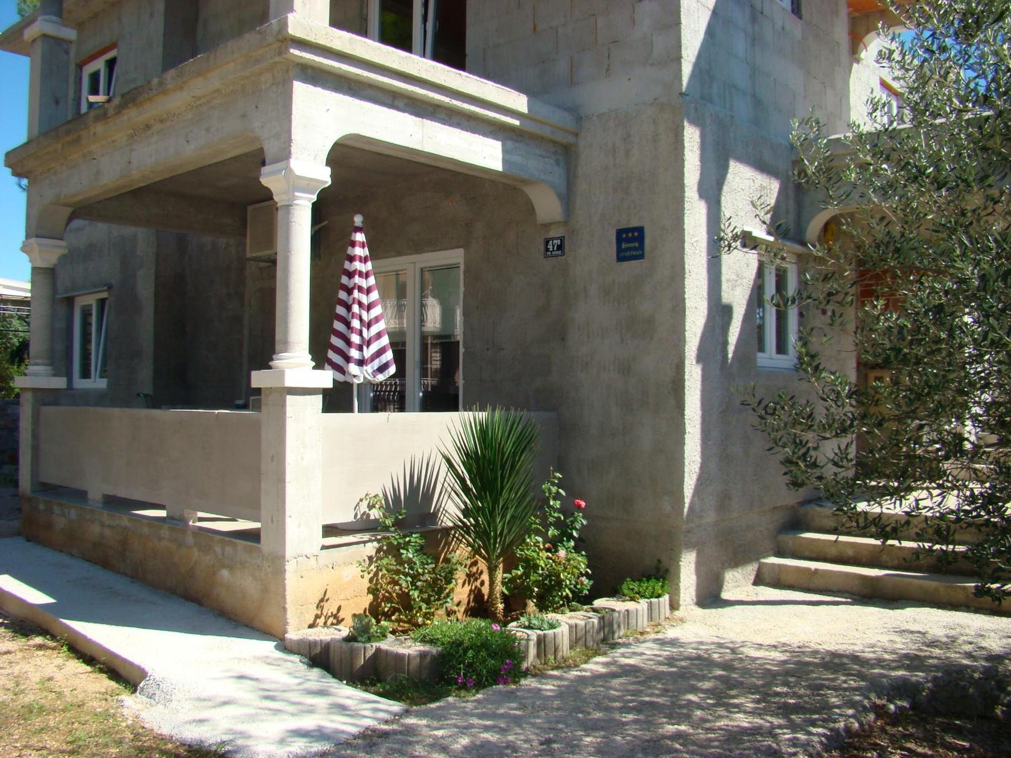 Apartments Pinus Pirovac Bagian luar foto